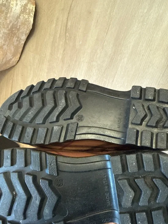 Burberry Rainboots - Picture 4 of 4